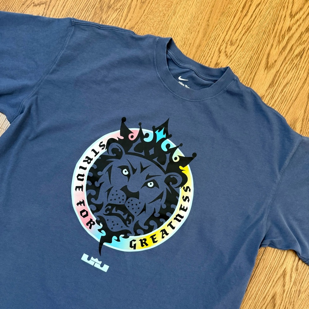 Nike LeBron Strive For Greatness, Crown Graphic Tee